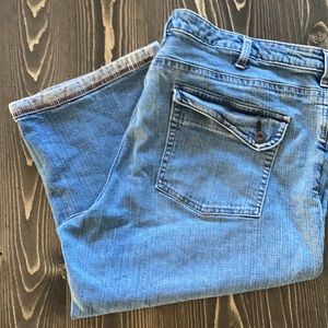 EUC Levi’s denim capris plus size women’s 22 22W